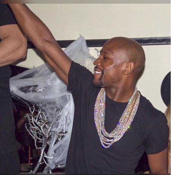 梅威瑟炫富新境界,梅威瑟炫富的生活视频