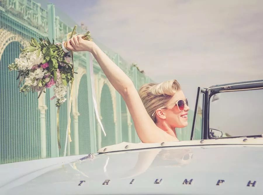 室外拍婚纱照pose的技巧,今年最流行的婚纱照姿势