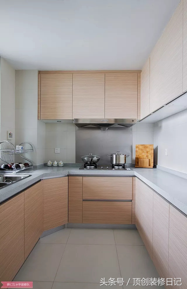 铜仁沙发装修效果图,极简原木风格沙发墙