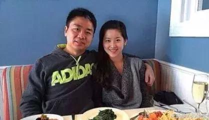 刘强东前女友目前在京东的职务,刘强东老婆年轻时的照片