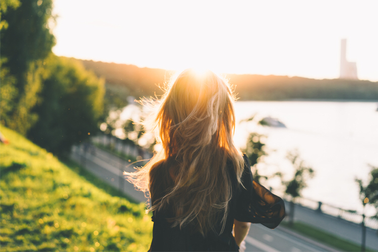 情诉驿站：2018年33句朋友圈经典励志句子,激励正在努力奋斗人们