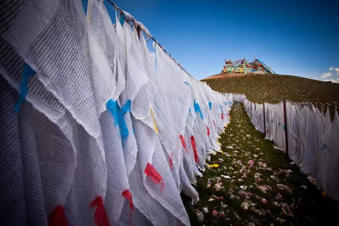 自驾游怎么穿越雪谷,自驾穿越雪地雾凇视频
