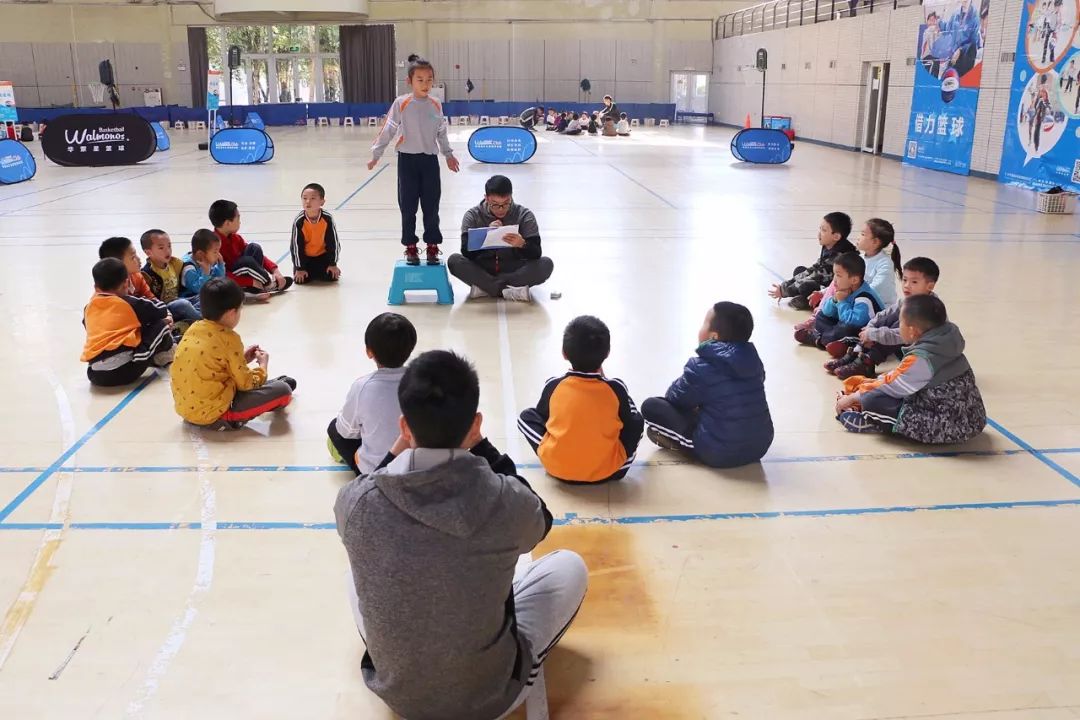 小学女生打篮球有什么好处,女孩子打篮球的好处