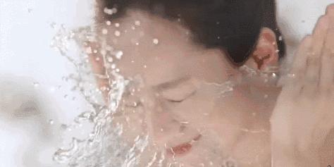 护肤小知识皮肤缺水的警告,护肤带你了解四大皮肤问题