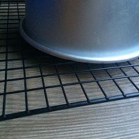 六寸戚风蛋糕超详细版的做法步骤,六寸戚风蛋糕超详细版的做法