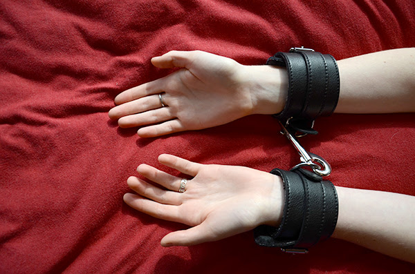 告诉你什么叫做真正的*恋虐**，是SM，是五十度灰