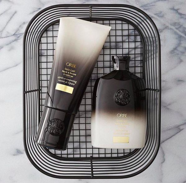 爆红网络靠一头绿发？让80万人沦陷的绝世美颜，竟是靠化妆台上的