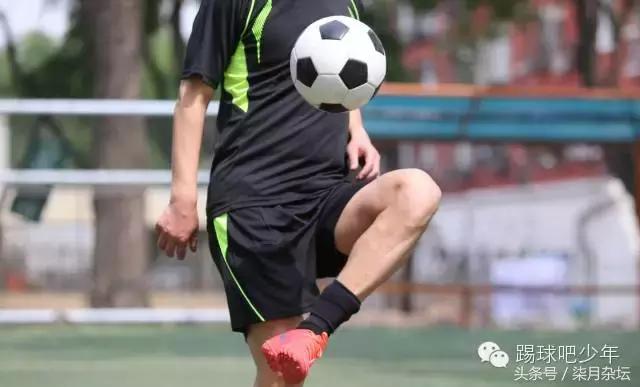 足球颠球教学考试技巧,足球颠球课堂教学