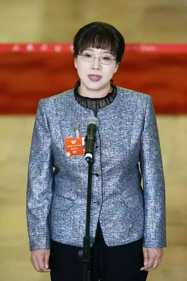 有人教手语全都跟着学，还有人说哭了...原来你是这样的委员通道