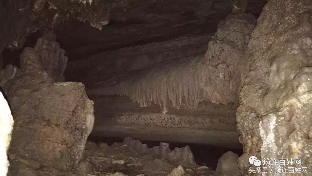 贵州女子探洞,贵州姑娘探山洞