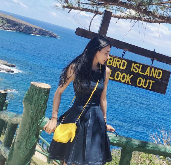 一字肩上衣纯欲风露锁骨款,露锁骨常规显瘦半袖