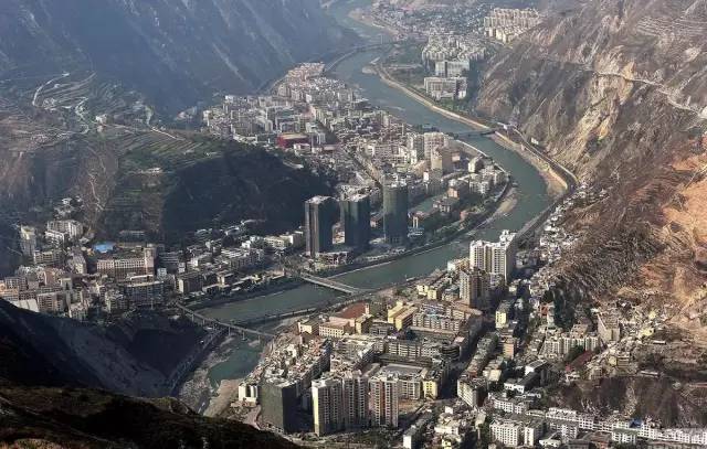 2008年5月12日汶川地震纪念图片,记汶川地震八周年作文