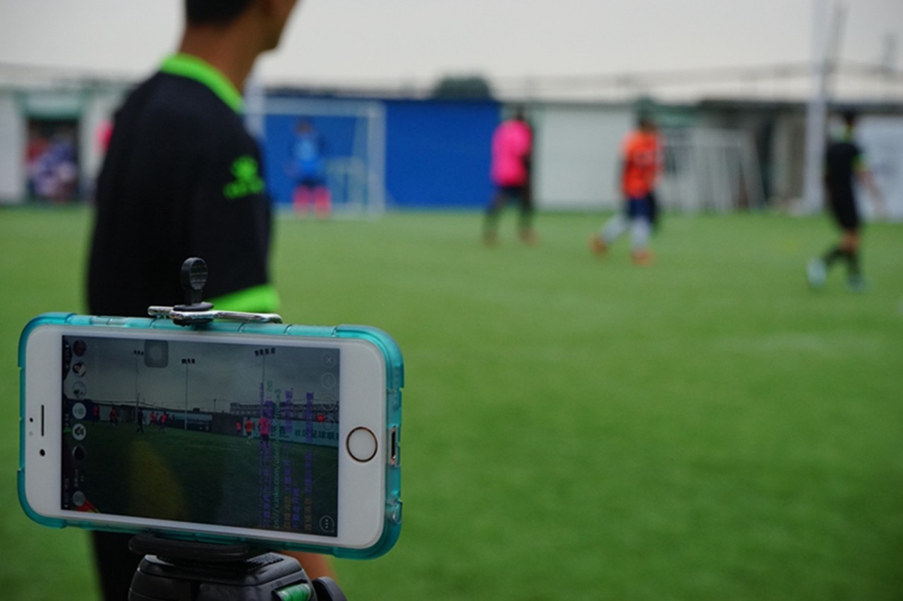 美女经理、网红妹子直播!“踢球去”足球联赛,从赛场火到了线上!