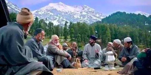 善良不用护照、单纯无需签证，猴神大叔满满爱心终将小萝莉带回家