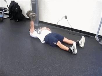 4个哑铃动作满足居家练臀需求,4个哑铃锻炼方法打造厚实大肩膀