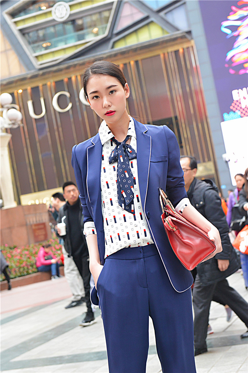 重庆解放碑街拍美女最新,解放碑每天美女街拍时间