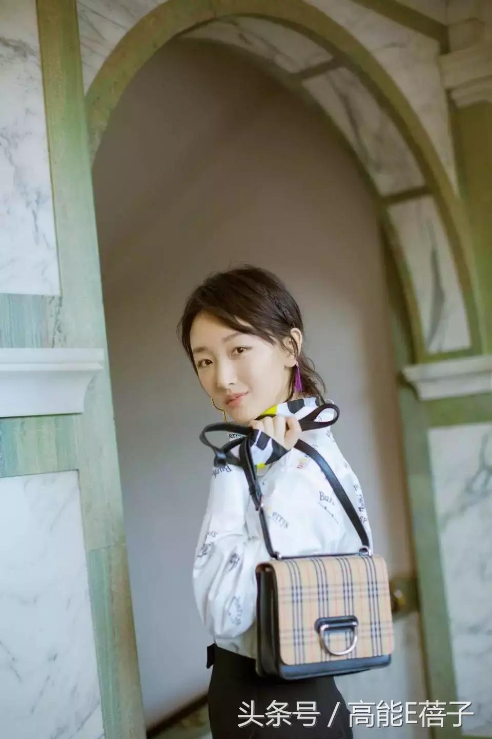 刘诗诗香奈儿包包同款,刘诗诗古力娜扎毛绒包