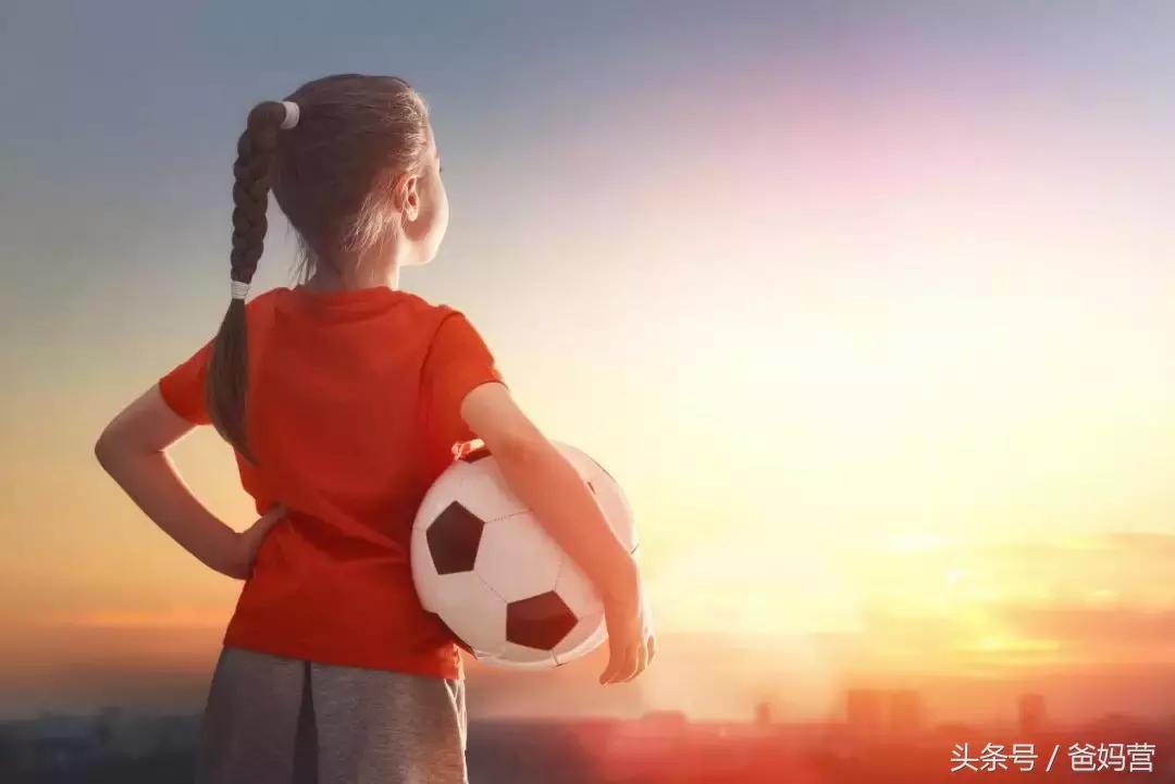从小踢足球会变成o型腿吗,踢足球的孩子如何避免o型腿