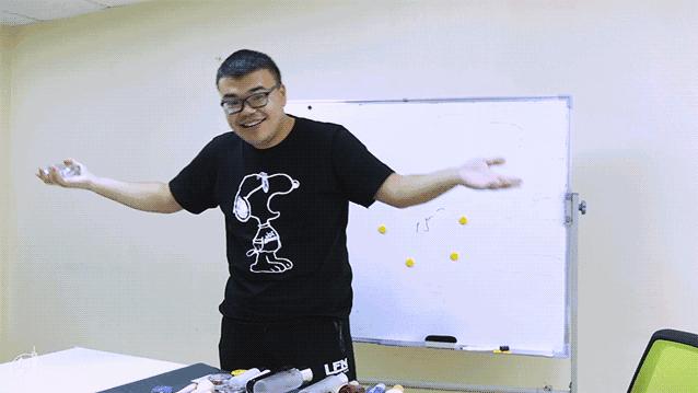 我们让4个直男猜化妆品，女生们哭晕在厕所！哈哈哈哈...