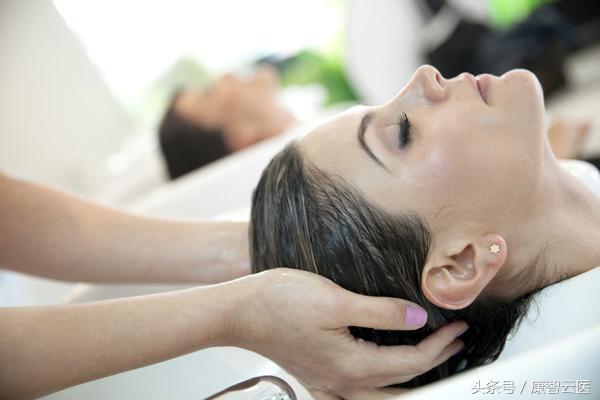 天天洗头对头皮有害吗,天天洗头会不会伤害毛囊