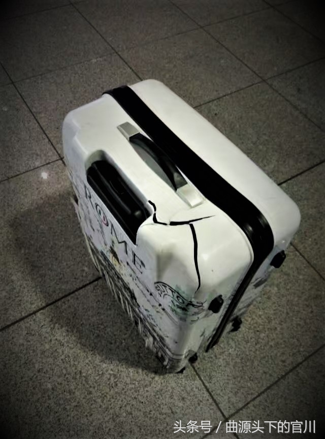 旅行时行李箱烂了怎么办,飞机场托运行李箱破损怎么处理