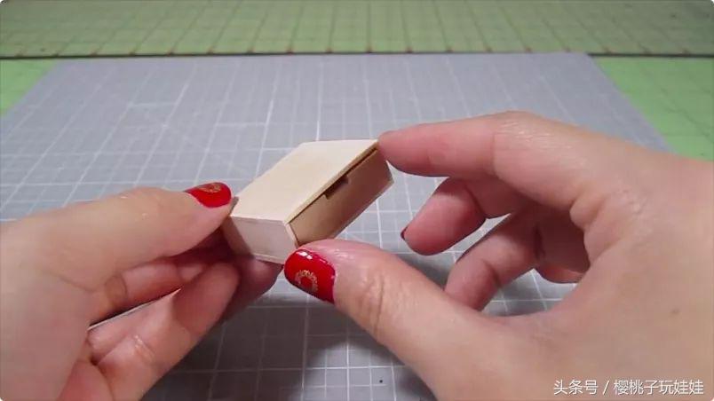 自制60厘米芭比娃娃的床头柜,给芭比娃娃做床又简单又好看