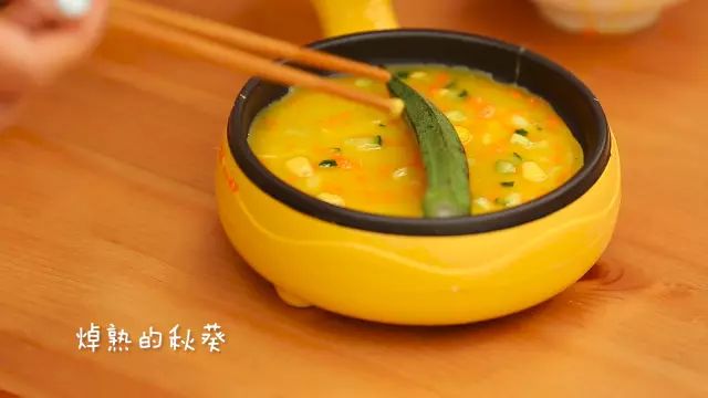 秋葵鸡蛋宝宝早餐,秋葵鸡蛋卷的做法宝宝