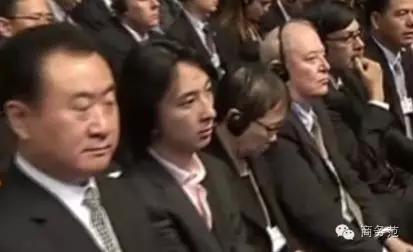 王思聪妈妈晚宴,王思聪妈妈同框