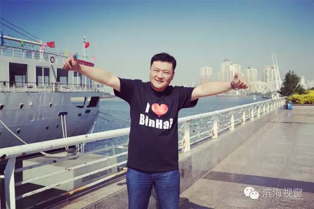 渤海早报：“庆生”T恤飘舞“滨海范儿”