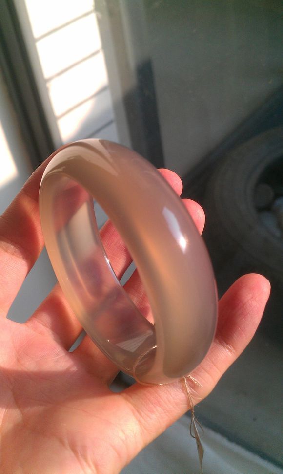 女人是水做的,玉石也会缺水快看看你戴着的女人吧!藏友必看!