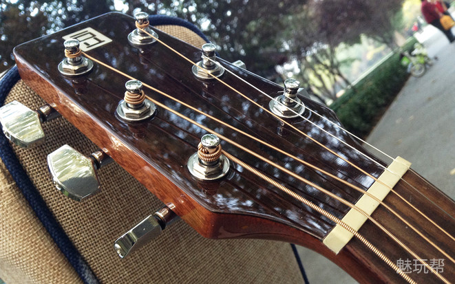 最新的智能吉他,智能手机你见过吗