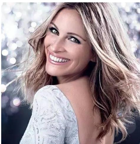 明星保险很独特，秦海璐的单眼皮容祖儿的声带林志玲的胸