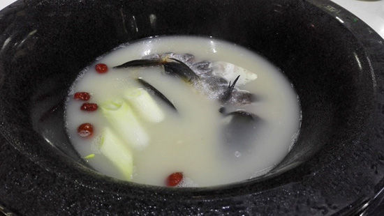 博山石锅鱼哪便宜好吃,高密美食探店石锅鱼