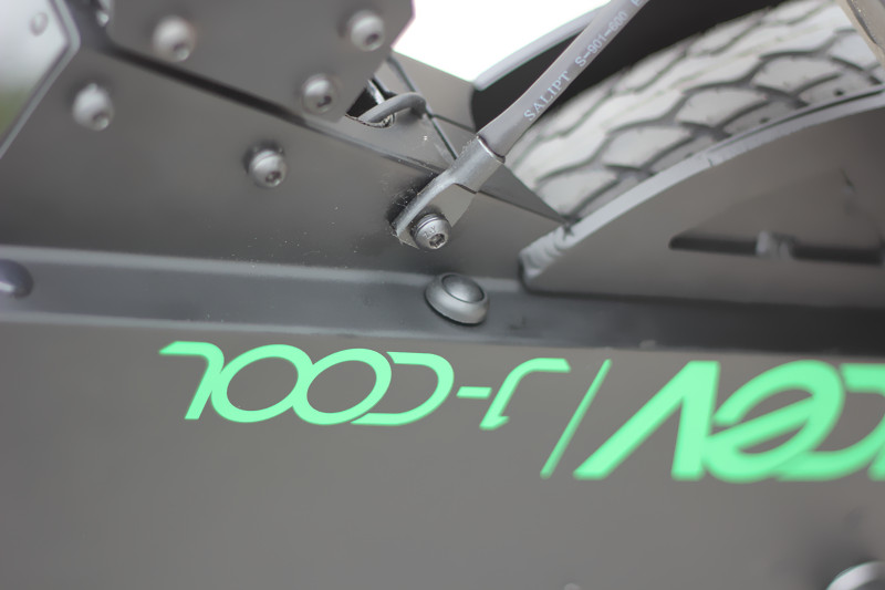 站着开车也很酷即酷立行电动车全体验