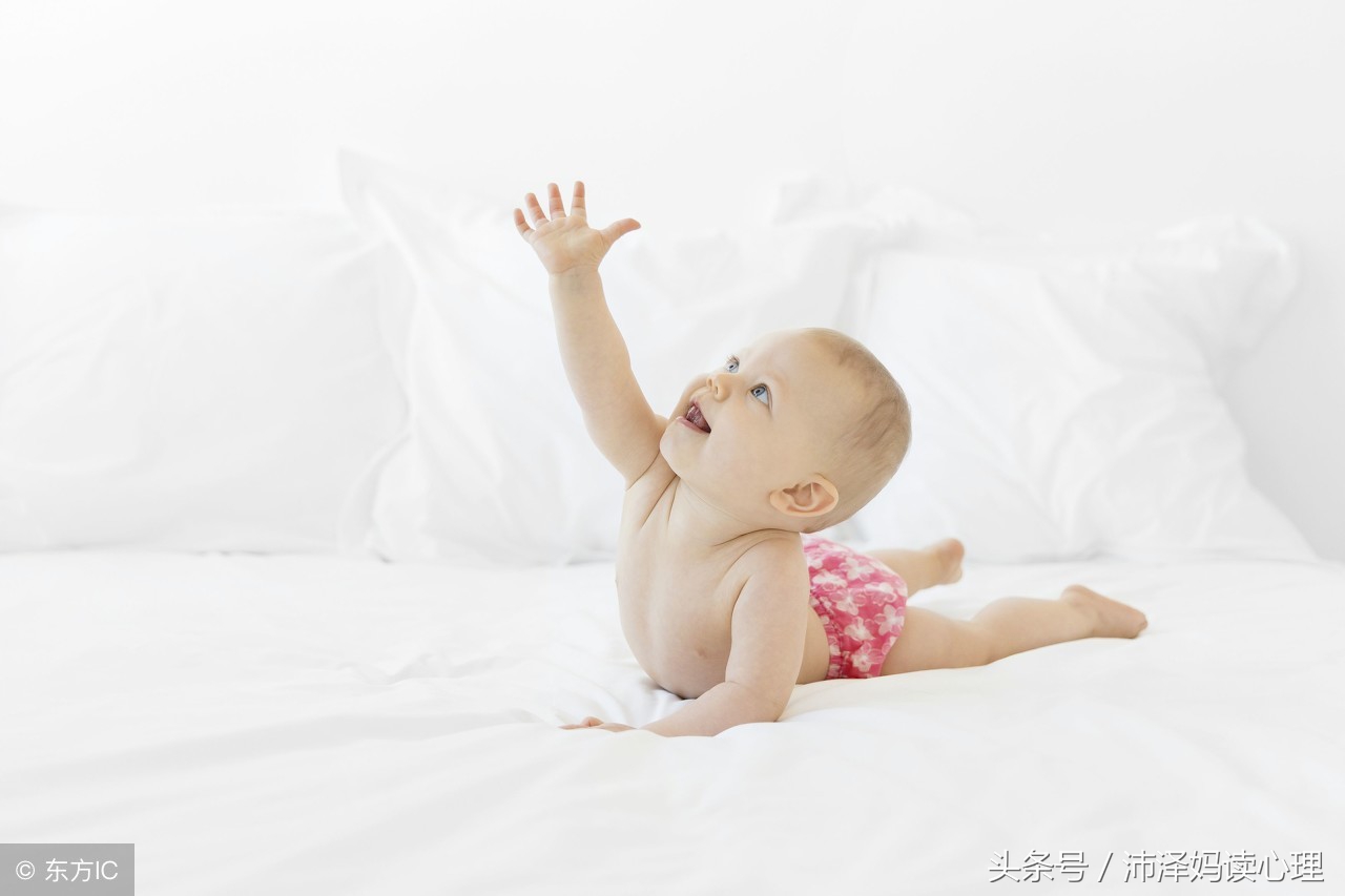 一岁宝宝喜欢抠别人嘴巴怎么办,1岁的宝宝为什么喜欢抠人嘴