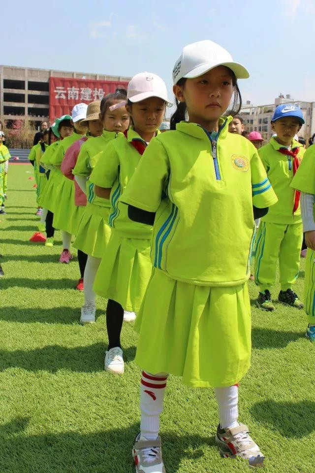 快看呀，昆一中度假区金岸附小“首届校园足球文化节”开幕啦！