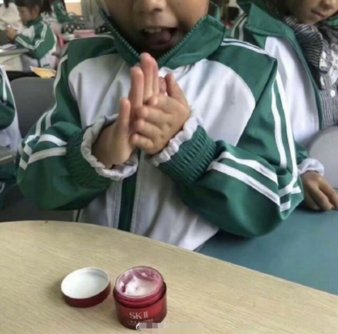 猪精boy们的梳妆台产品都分分钟过万了！？说好一起用大宝的呢？