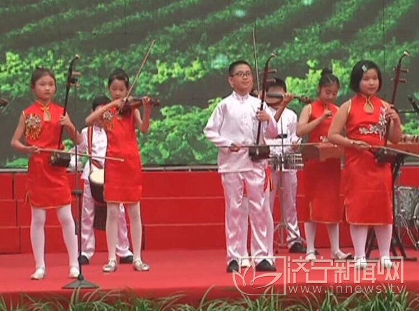 济宁霍家街小学学生宣誓,济宁市霍家街小学教室