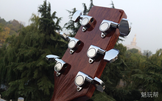 最新的智能吉他,智能手机你见过吗