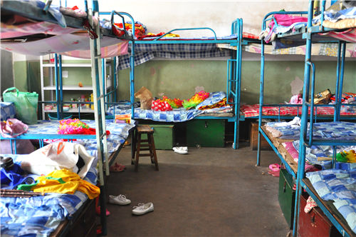 东高庄小学爱心捐赠,捐赠爱心给大梧小学