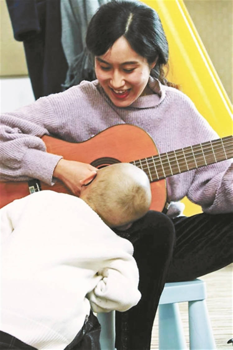 午间星闻|非洲选手包揽重马男女冠军，半程男子冠军是个重庆高三学生；名导李杨要拍青春励志片,可能来重庆取景