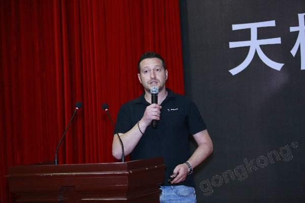 吉兰丁“重器”发布，天机算系统掀巨澜