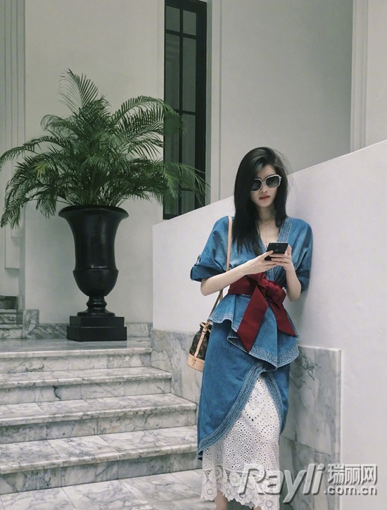 又到小长假,快点跟明星们学学能制霸朋友圈的旅拍秘籍吧!