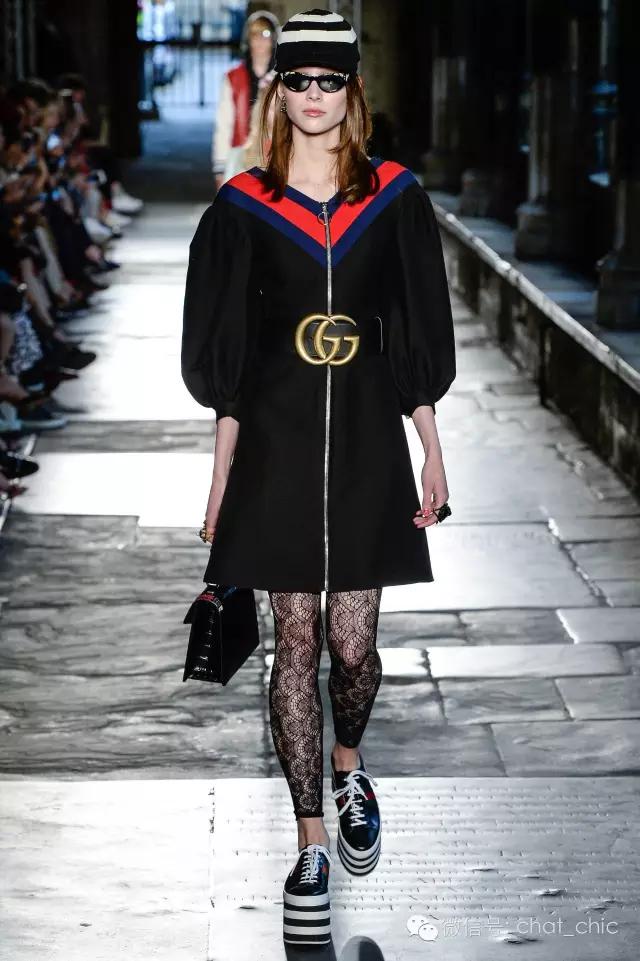 2009伦敦时尚时装走秀,在教堂走秀