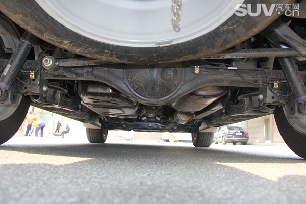 lc120底盘和驭胜s350,江铃驭胜s350底盘生锈严重