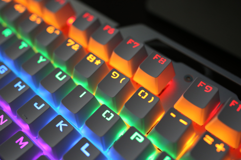 流动于指尖的神器-狼蛛收割者机械键盘入手体验（黑轴混光版）