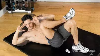 看这群男人是如何把xiong撑大的！