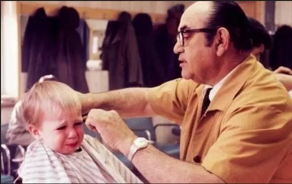 宝宝害怕剪头发怎么办,宝宝哭闹不剪头发怎么办