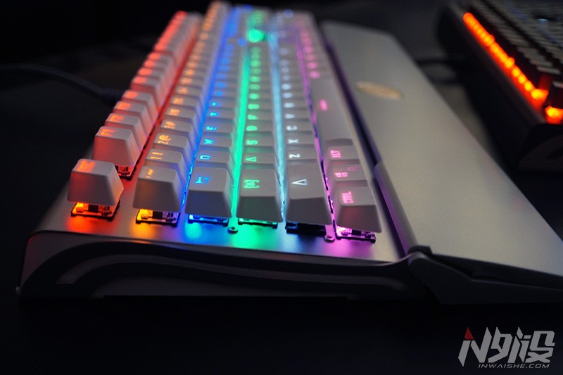 自带手托防尘罩的机械键盘,蝙蝠骑士机械键盘拆解