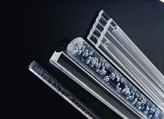 它神奇到可以让光线拐弯，毛主席像章都曾用它制作